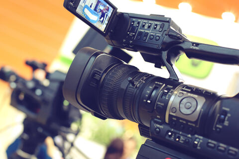 13 AV Broadcast